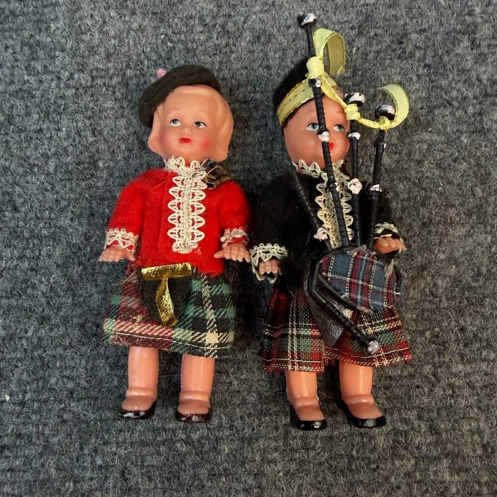 Vintage Scottish Dolls Bagpiper Couple In Case Hong Kong Souvenir Set